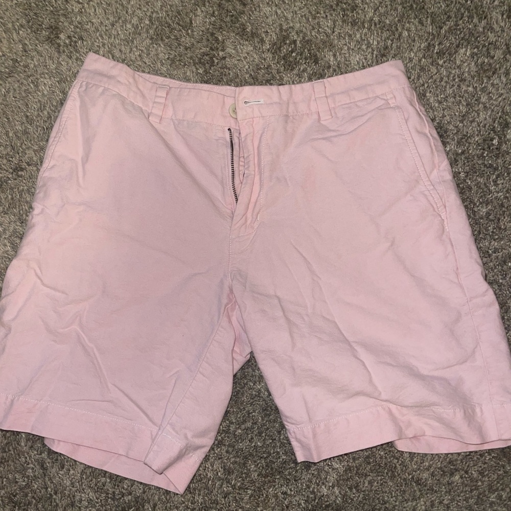 Vineyard Vines Shorts

Pink
Size 32
Breaker Short